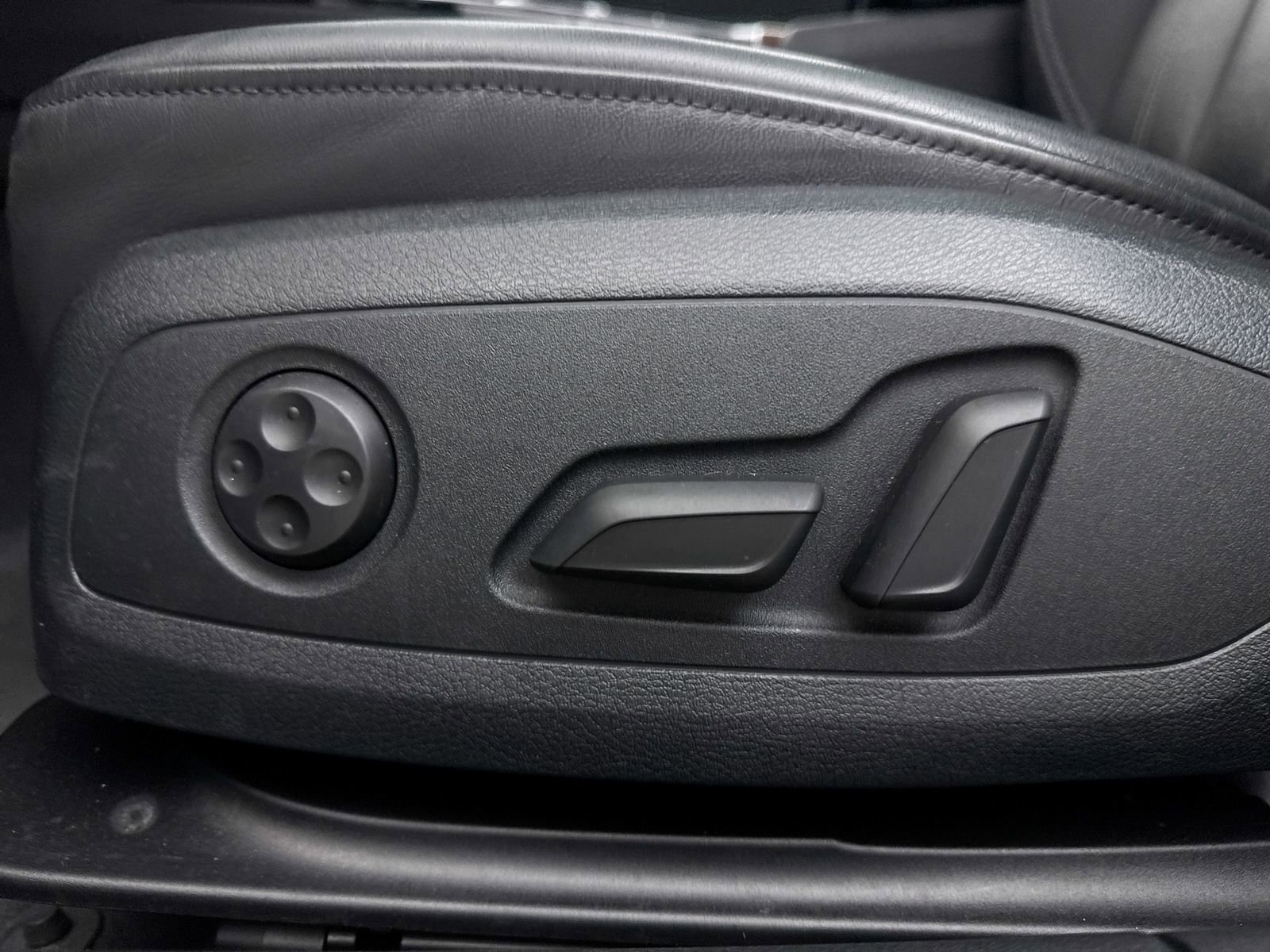 Used 2023 Audi A4 2.0T Premium w/ Convenience Package image 28