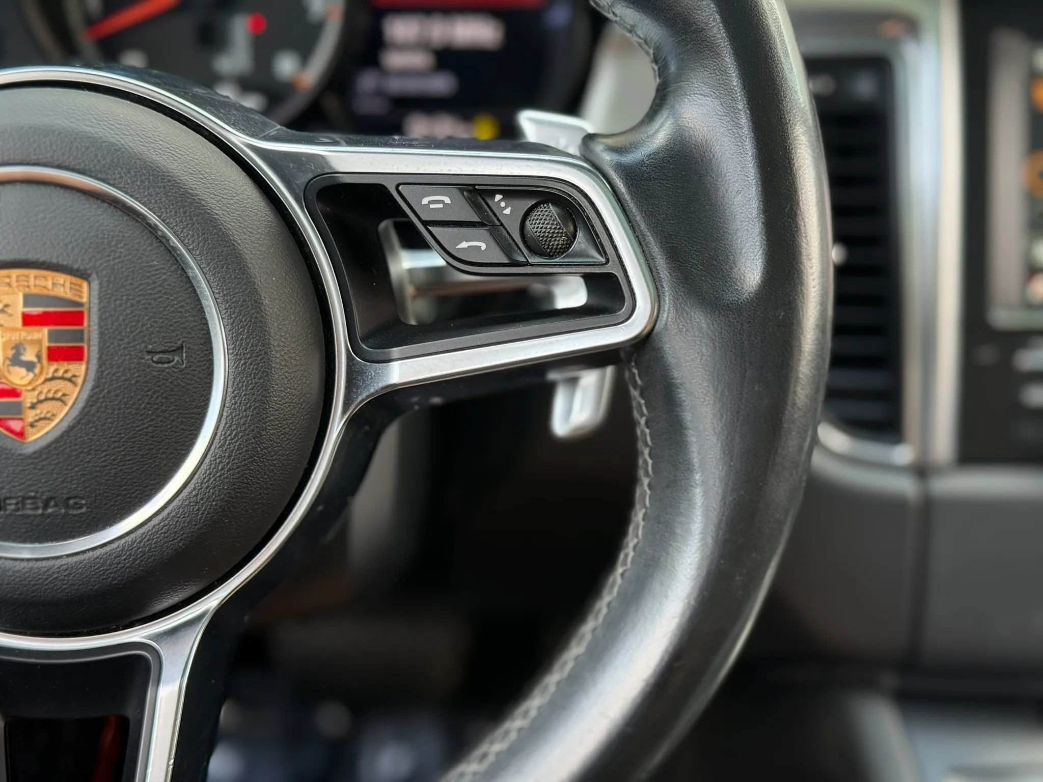 Used 2015 Porsche Macan Turbo image 17