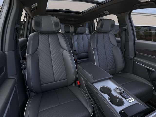 New 2027 Cadillac Vistiq Platinum w/ LPO, Floor Liner Package AWD/4WD image 16