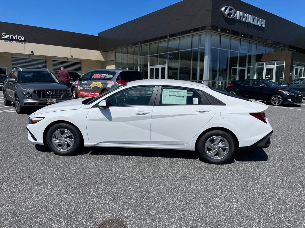 New 2026 Hyundai Elantra SE FWD image 4