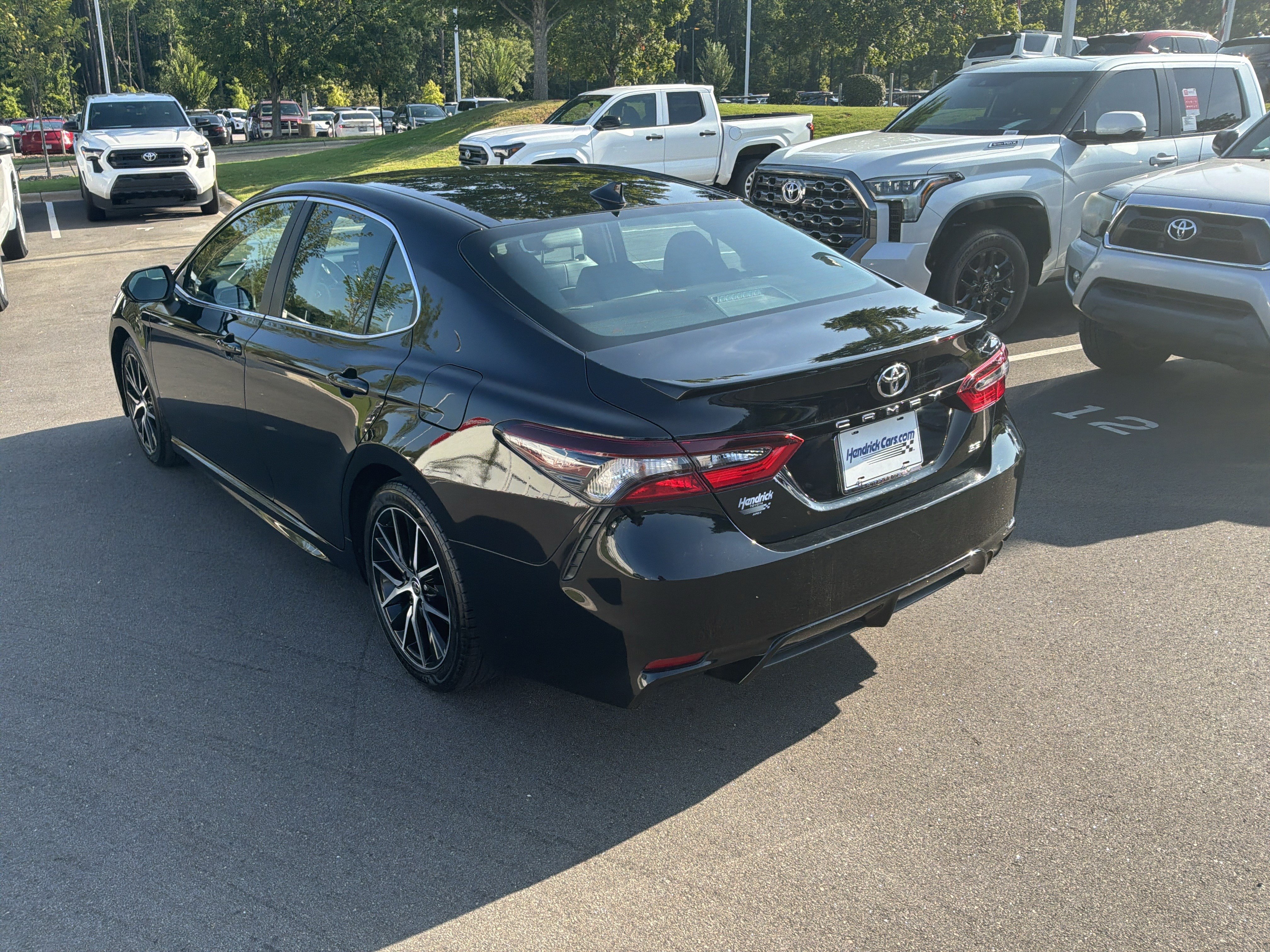 Used 2023 Toyota Camry SE FWD image 8