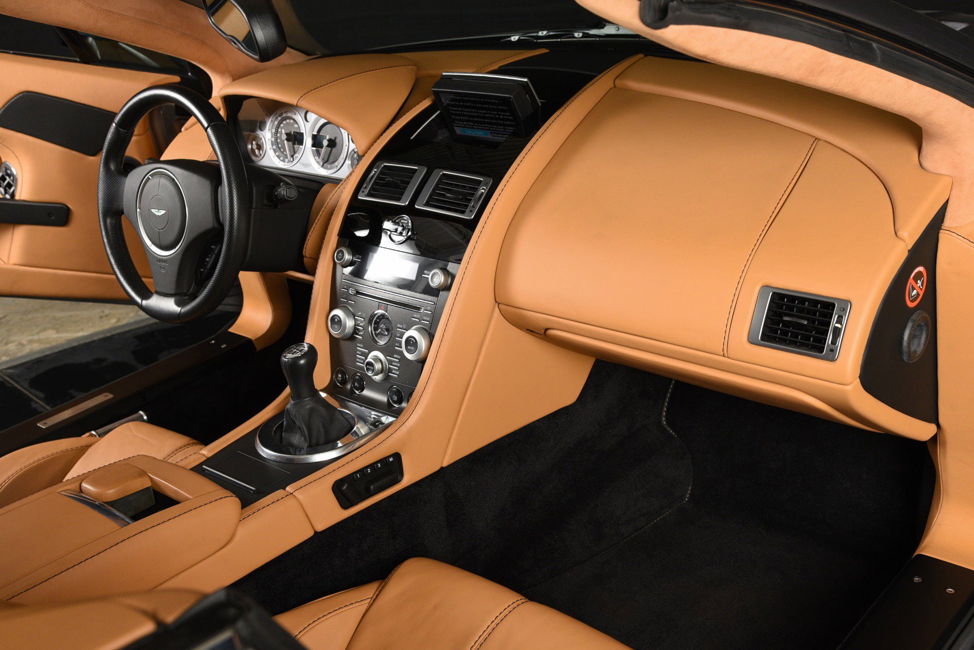 Used 2011 Aston Martin V8 Vantage Roadster RWD image 36