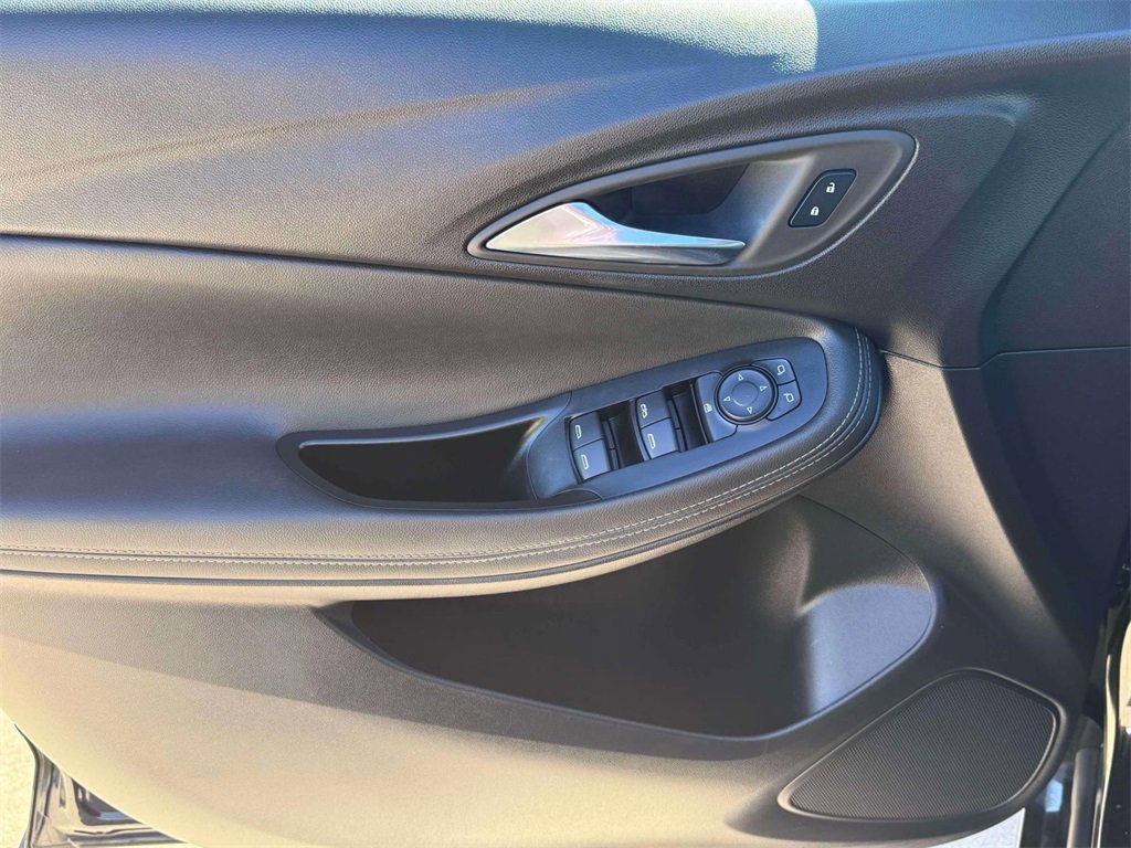 Used 2024 Buick Encore GX Sport Touring image 10