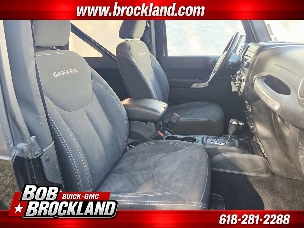 Used 2017 Jeep Wrangler Sahara w/ Connectivity Group image 18