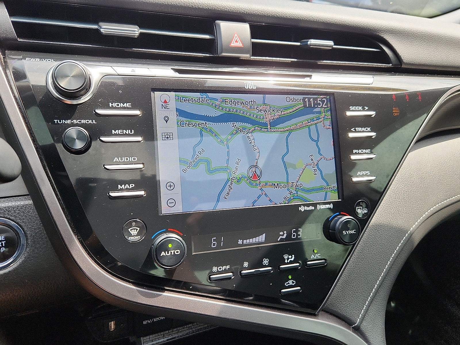 Used 2019 Toyota Camry XSE w/ Navigation Package FWD image 16