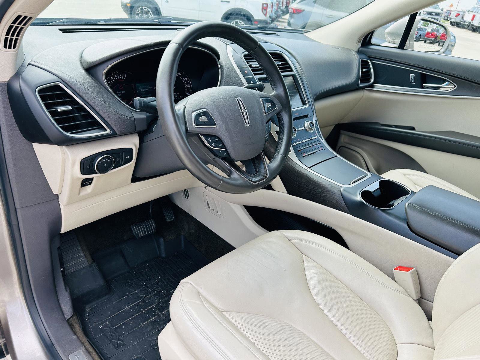 Used 2018 Lincoln MKX Select w/ Select Plus Package image 16