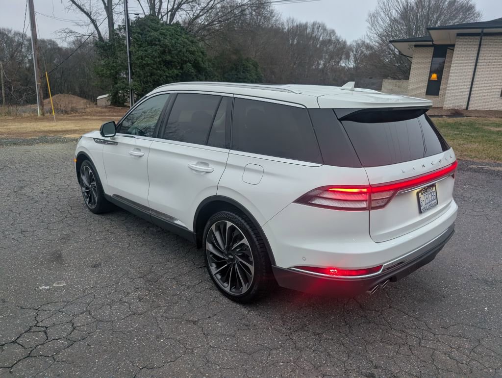 Used 2020 Lincoln Aviator Reserve w/ Equipment Group 202A image 4