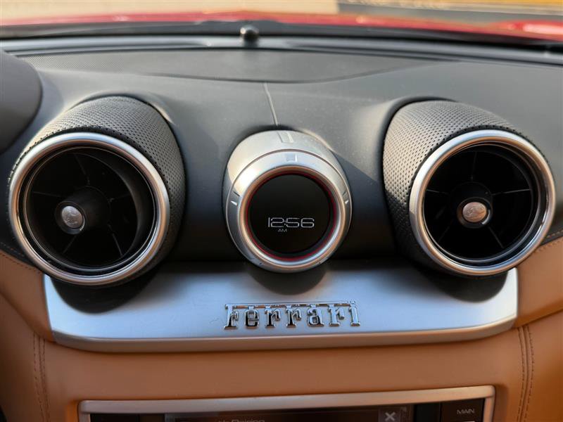 Used 2015 Ferrari California T RWD image 14