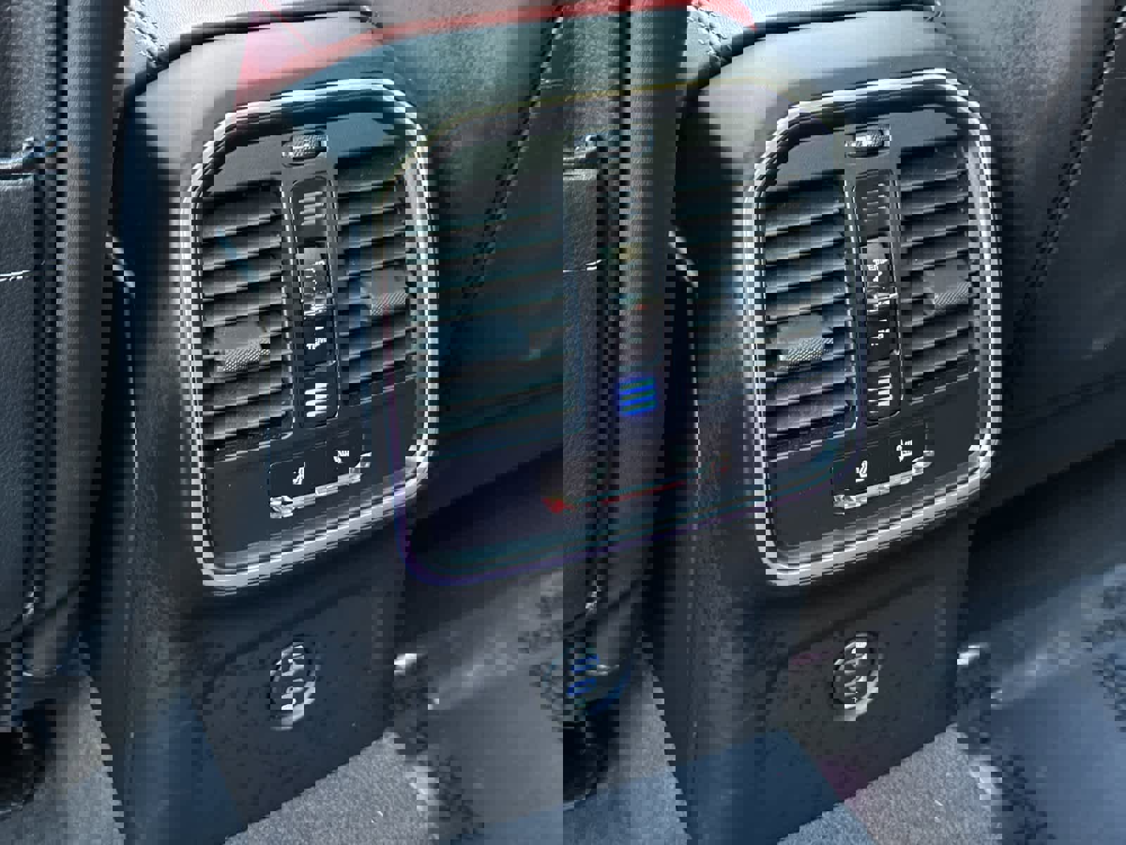 Used 2025 Porsche Macan image 14