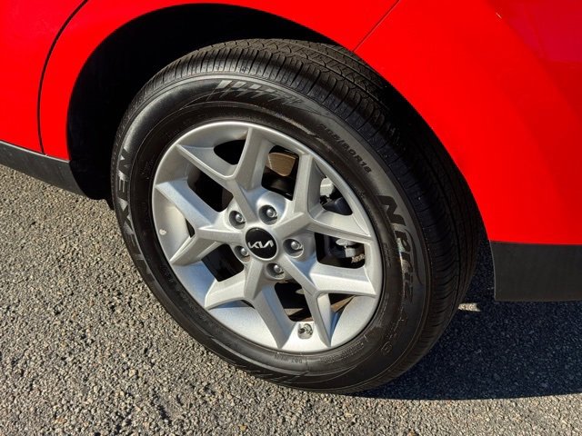 Certified 2025 Kia Soul LX image 6