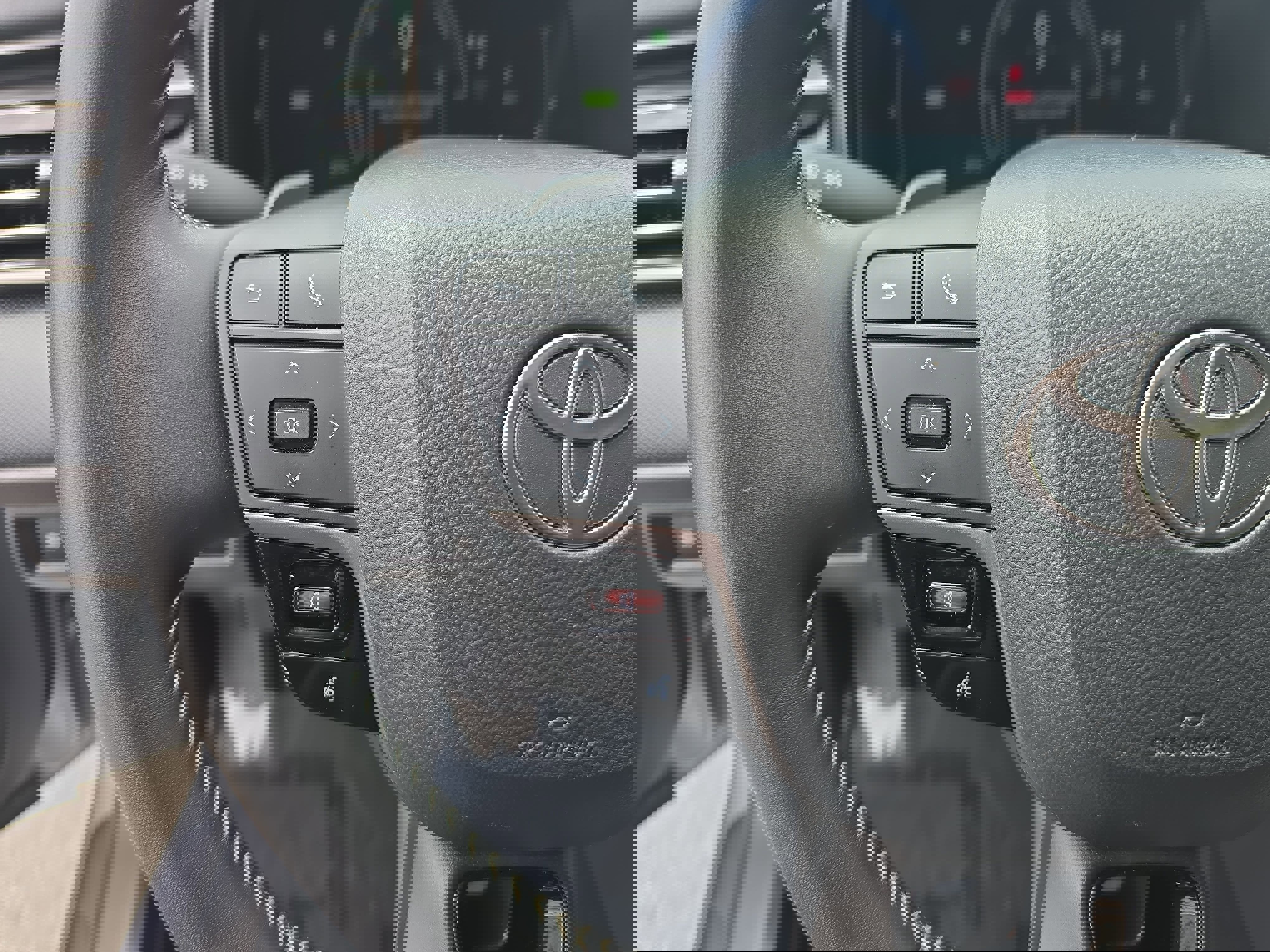 Used 2025 Toyota Camry SE w/ Convenience Package FWD image 18