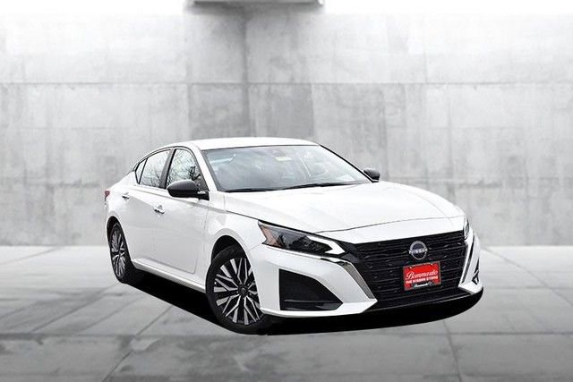 Certified 2025 Nissan Altima 2.5 SV image 2