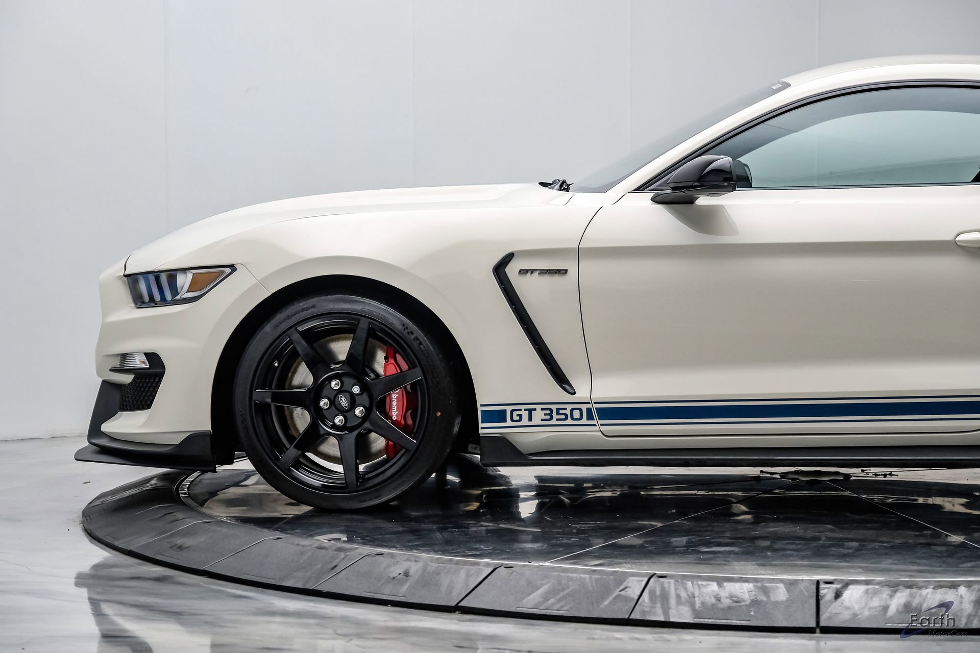 Used 2020 Ford Mustang Shelby GT350R w/ GT350R Equipment Group 920A RWD image 10