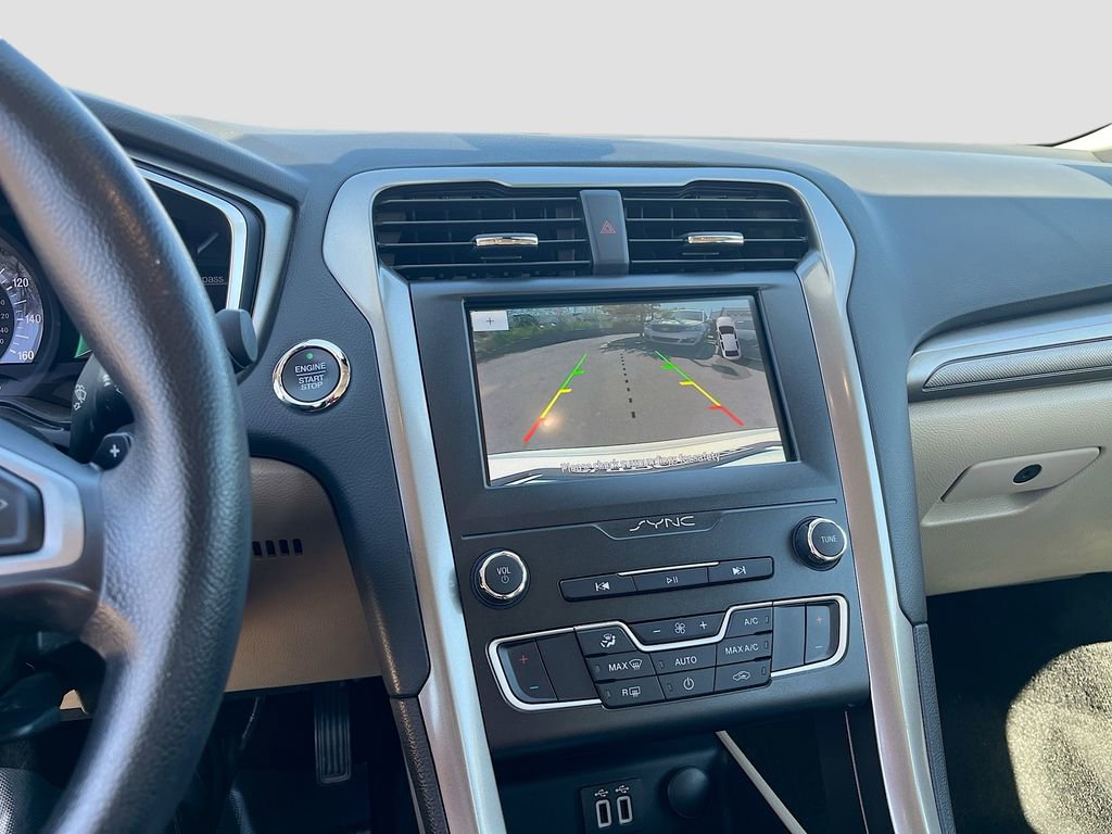 Used 2019 Ford Fusion SE FWD image 13