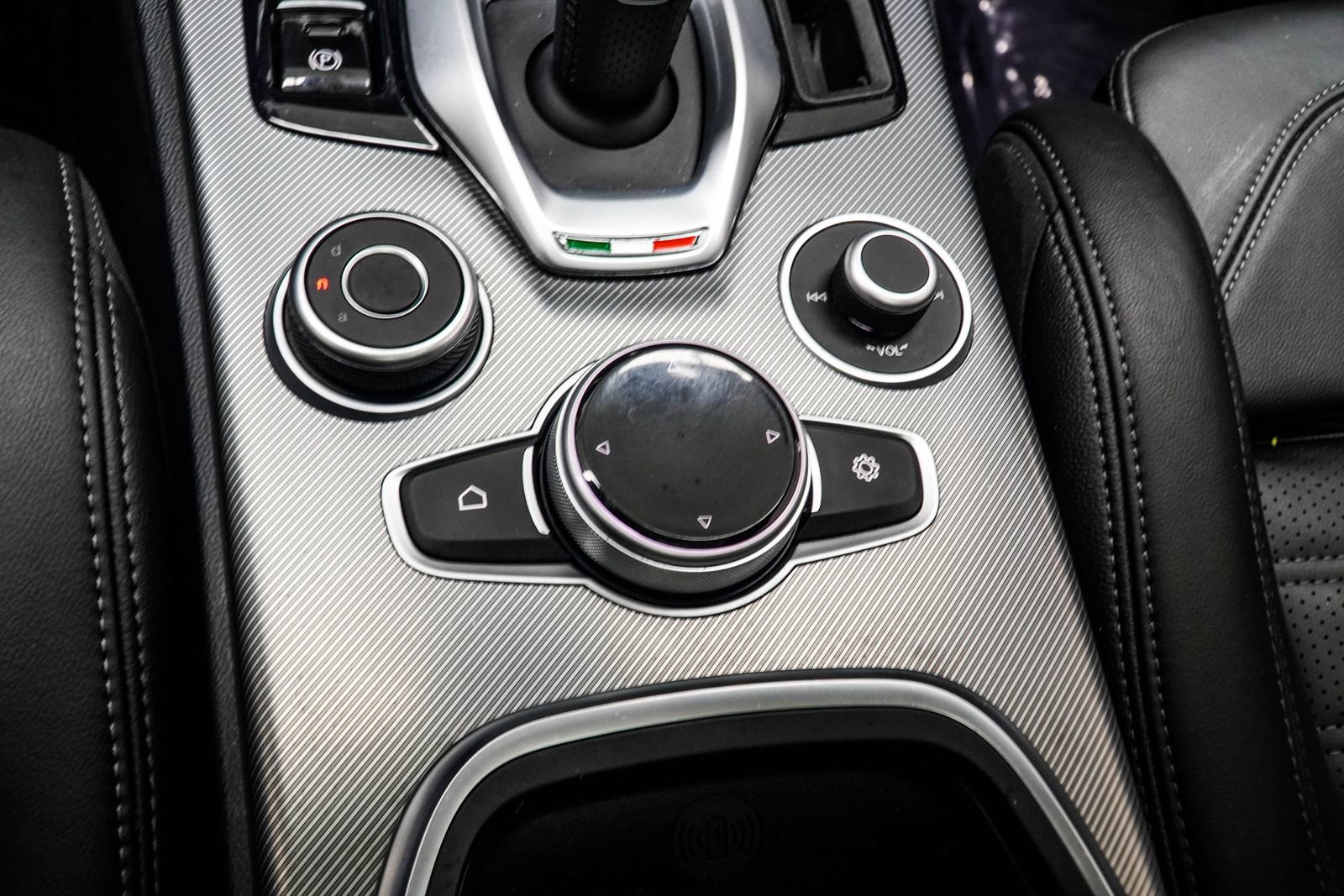 Used 2023 Alfa Romeo Stelvio Veloce AWD/4WD image 21