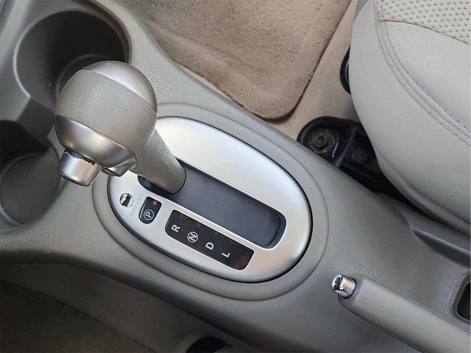 Used 2014 Nissan Versa SV FWD image 21
