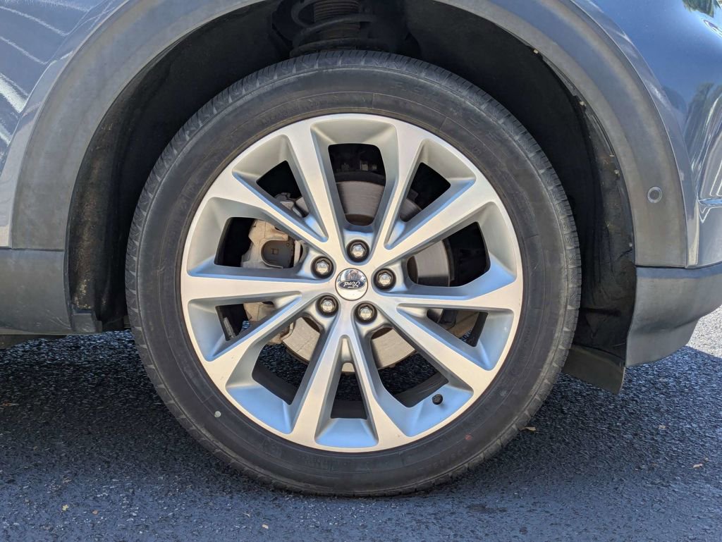 Used 2021 Ford Explorer Platinum w/ Equipment Group 601A AWD/4WD image 11