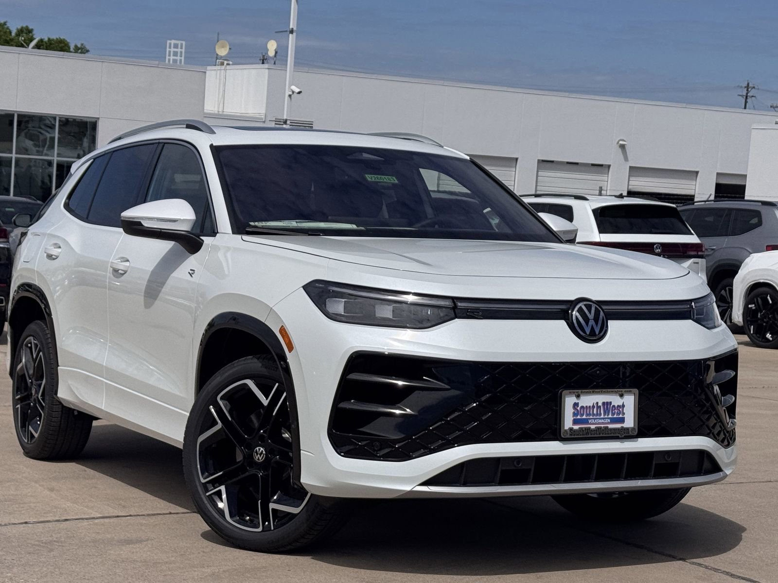 New 2026 Volkswagen Tiguan SEL R-Line image 2