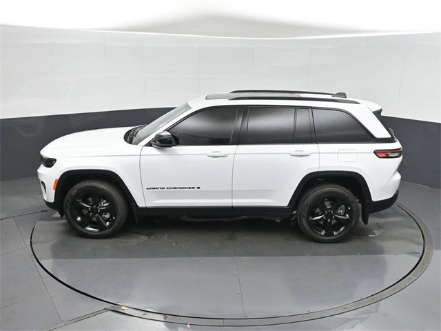 New 2025 Jeep Grand Cherokee Limited w/ Black Appearance Package image 30
