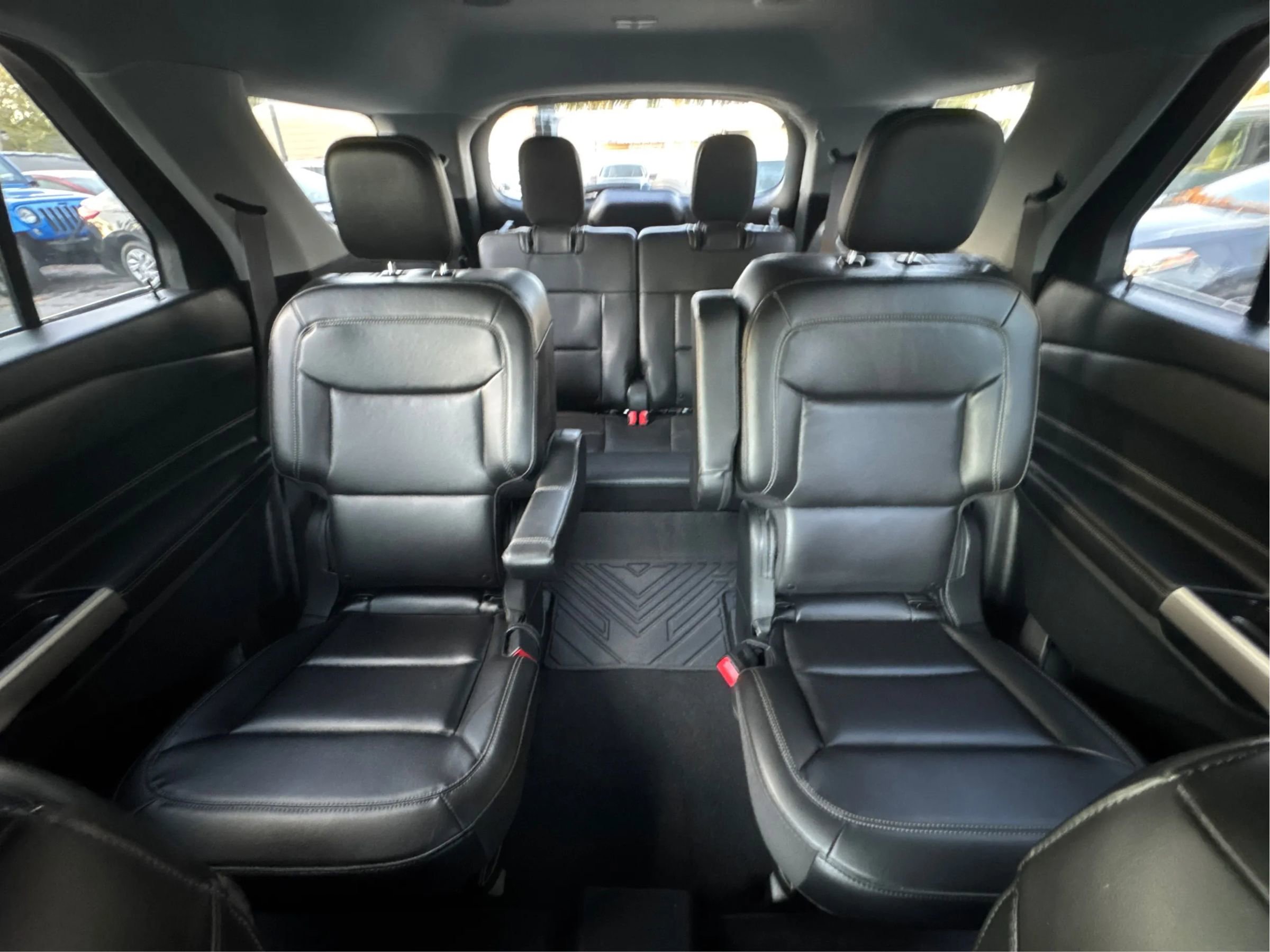 Used 2023 Ford Explorer XLT w/ Equipment Group 202A image 18