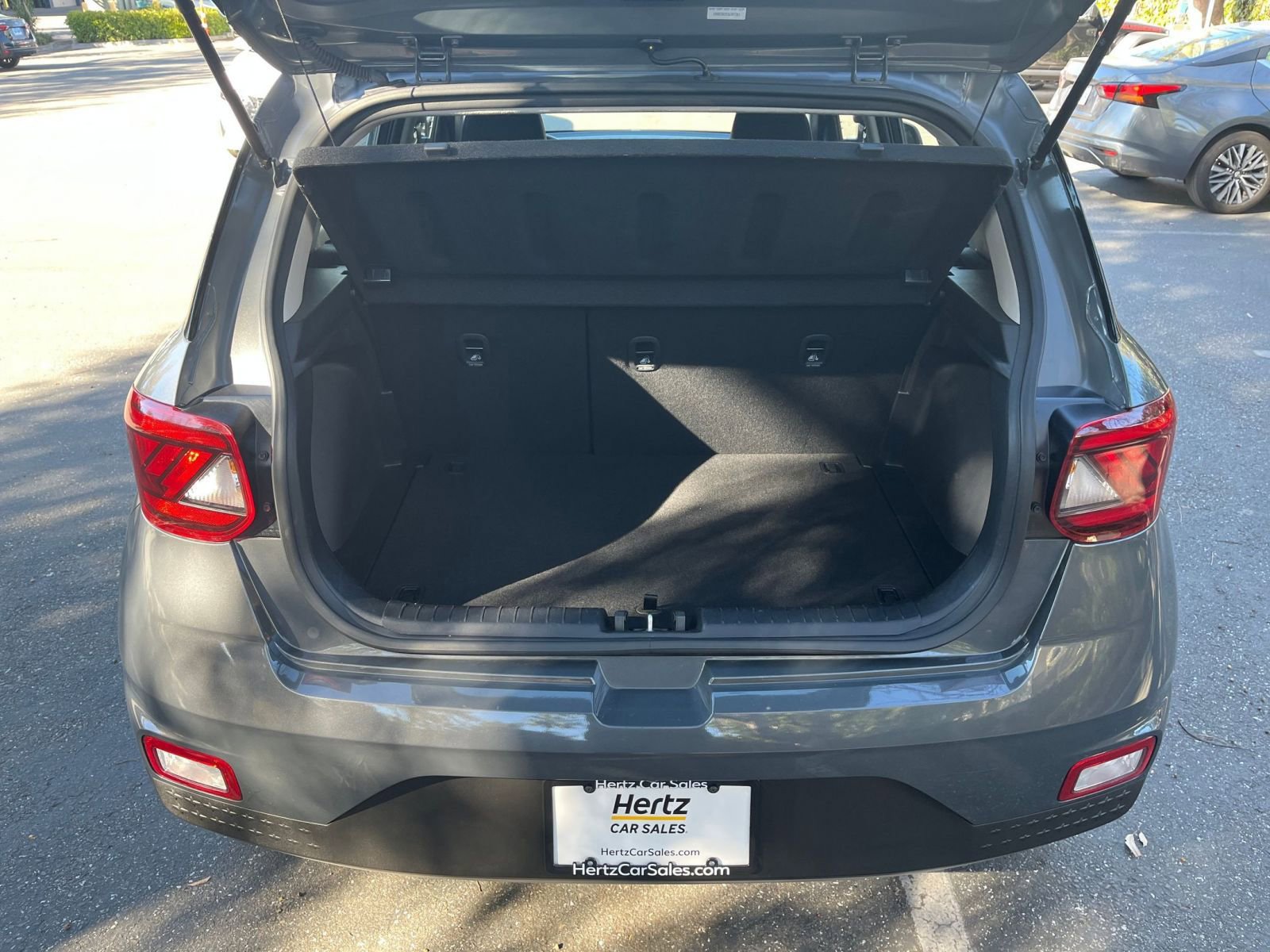 Used 2025 Hyundai Venue SEL image 30