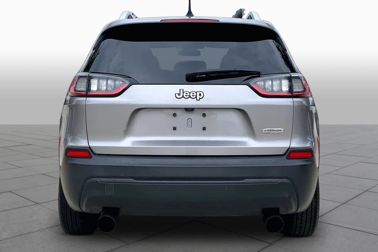 Used 2019 Jeep Cherokee Latitude w/ Popular Appearance Group FWD image 5
