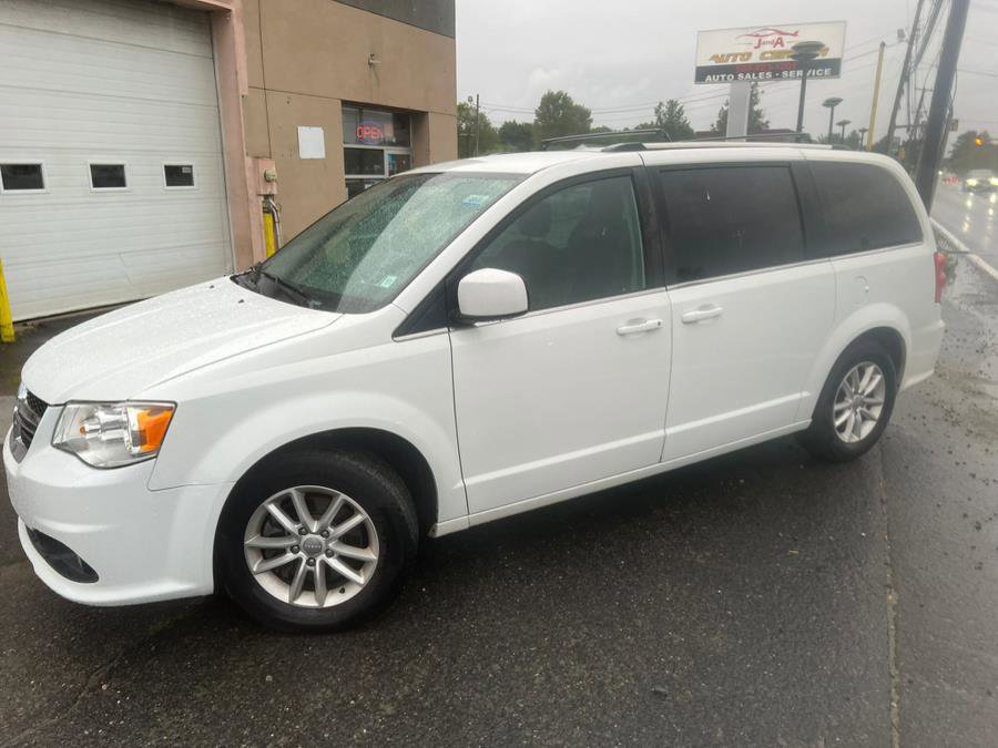 Used 2018 Dodge Grand Caravan SXT image 2
