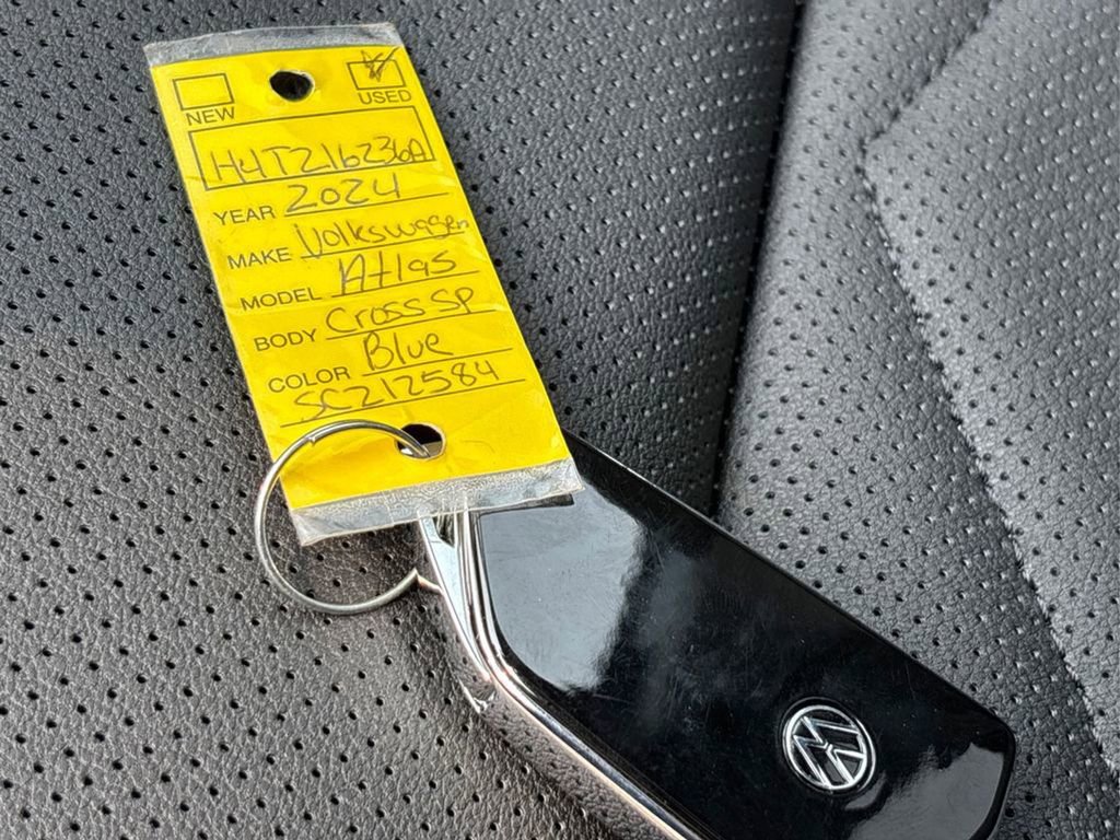 Used 2025 Volkswagen Atlas Cross Sport SE image 40