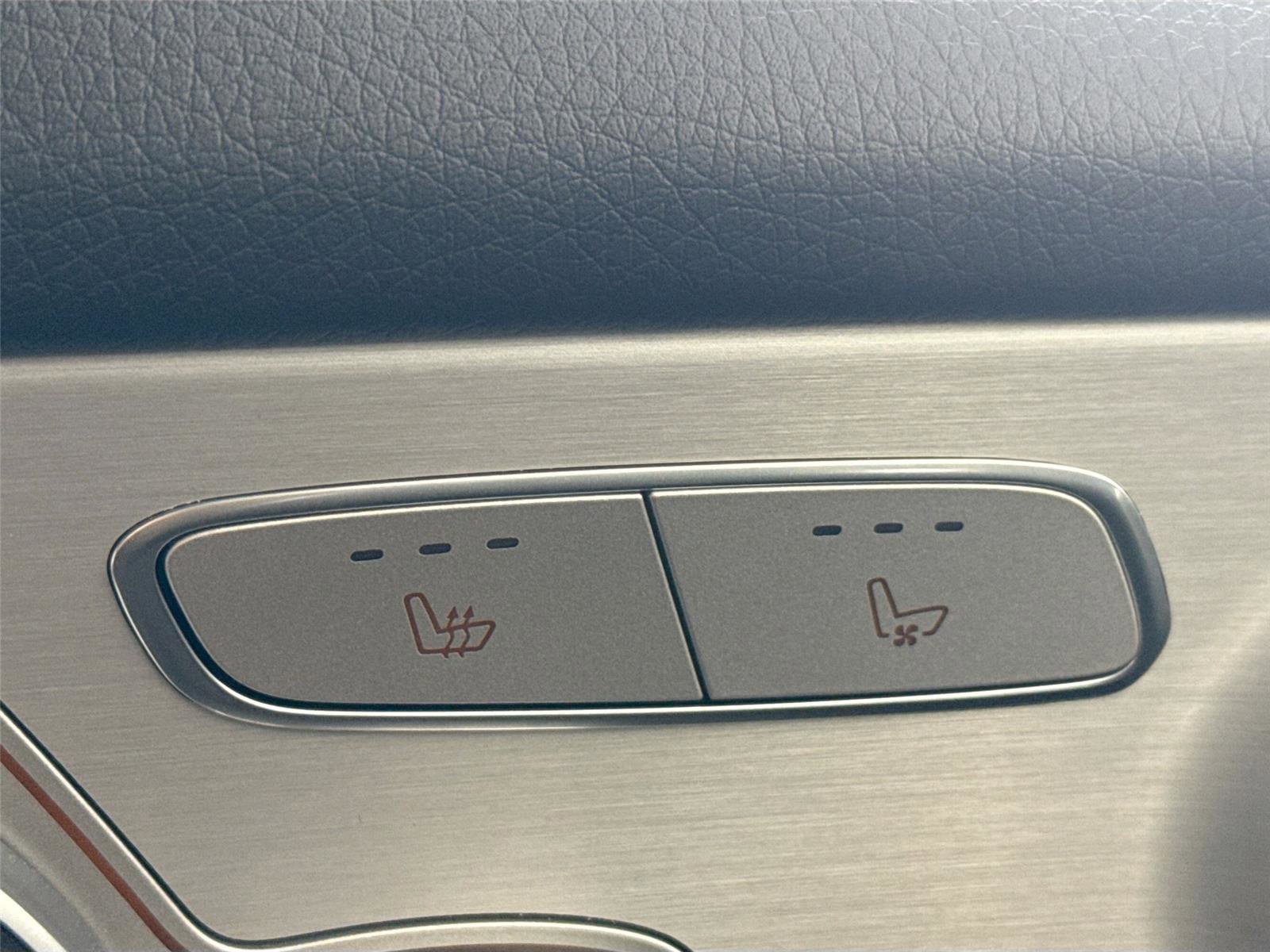 Used 2023 Mercedes-Benz GLC 300 4MATIC Coupe image 8