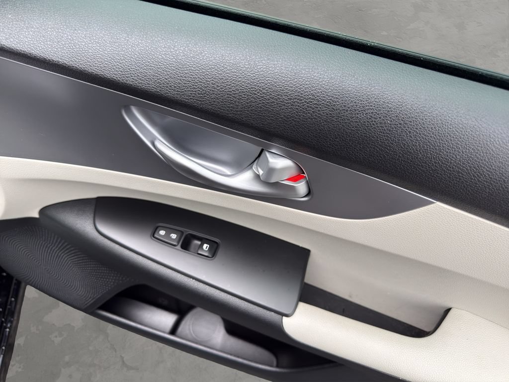 Used 2022 Kia Forte LXS FWD image 18