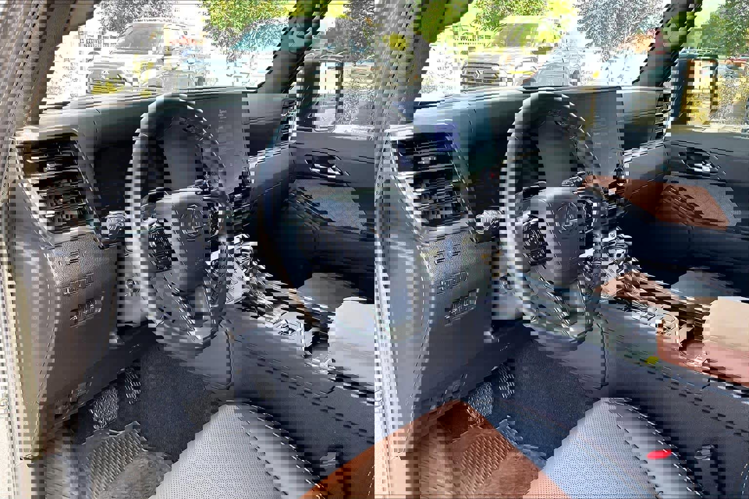 Certified 2024 Lexus GX 550 w/ Accessory Package (31) image 16