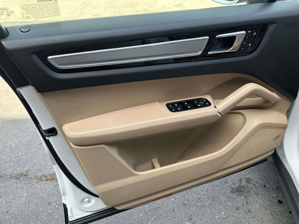 Used 2022 Porsche Cayenne Platinum Edition AWD/4WD image 18