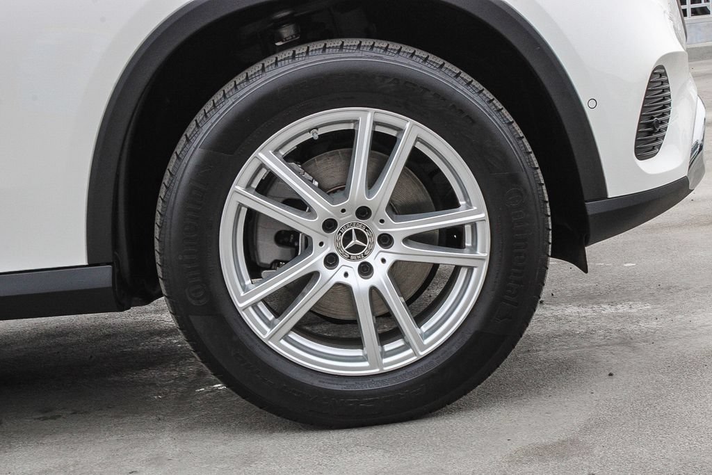 Used 2025 Mercedes-Benz GLC 300 4MATIC image 11