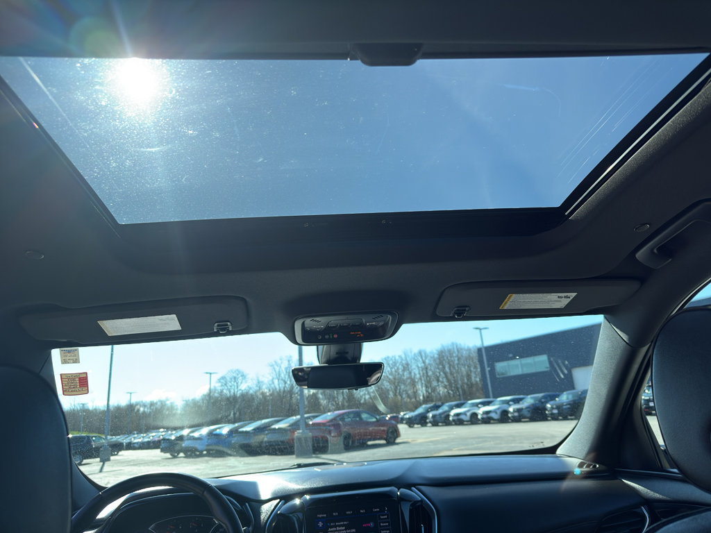 Used 2023 Chevrolet Traverse RS image 30