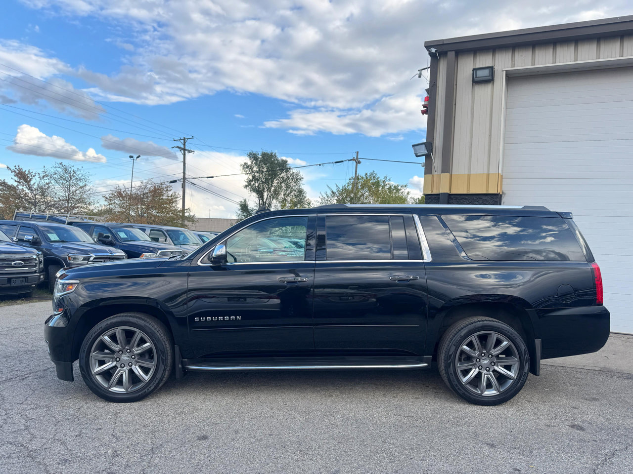 Used 2017 Chevrolet Suburban Premier image 3