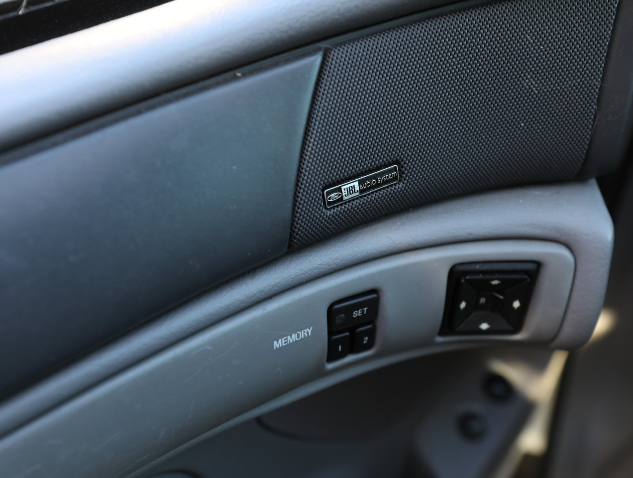 Used 1993 Lincoln Mark VIII image 13