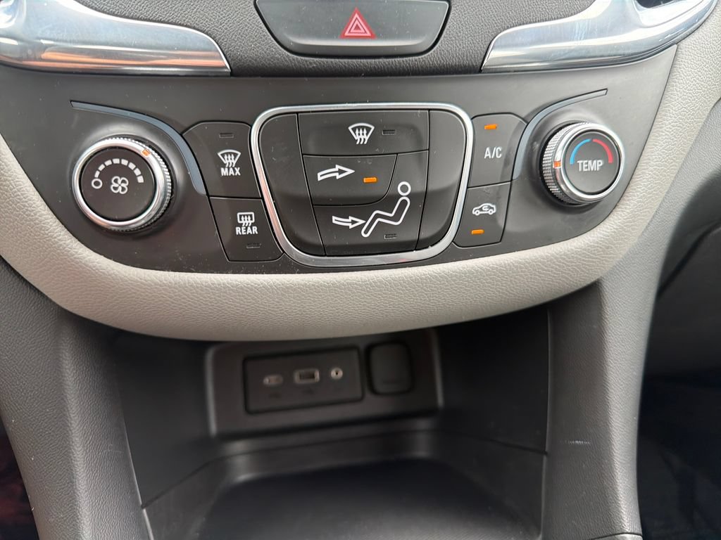 Used 2020 Chevrolet Equinox LS w/ LPO, Floor Liner Package FWD image 17