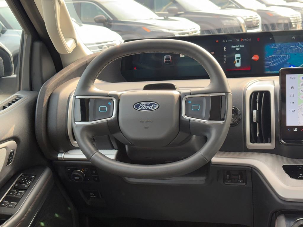 Used 2025 Ford Expedition Active AWD/4WD image 23