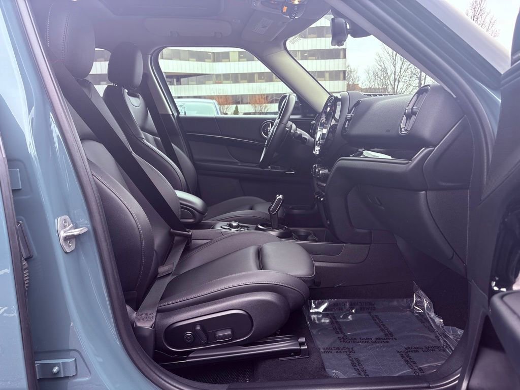 Used 2024 MINI Cooper Countryman S w/ Premium Package image 28