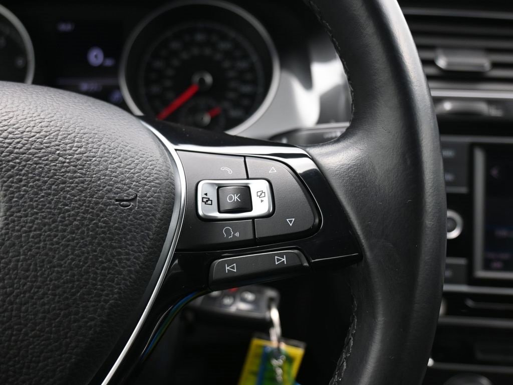 Used 2018 Volkswagen Golf S image 48