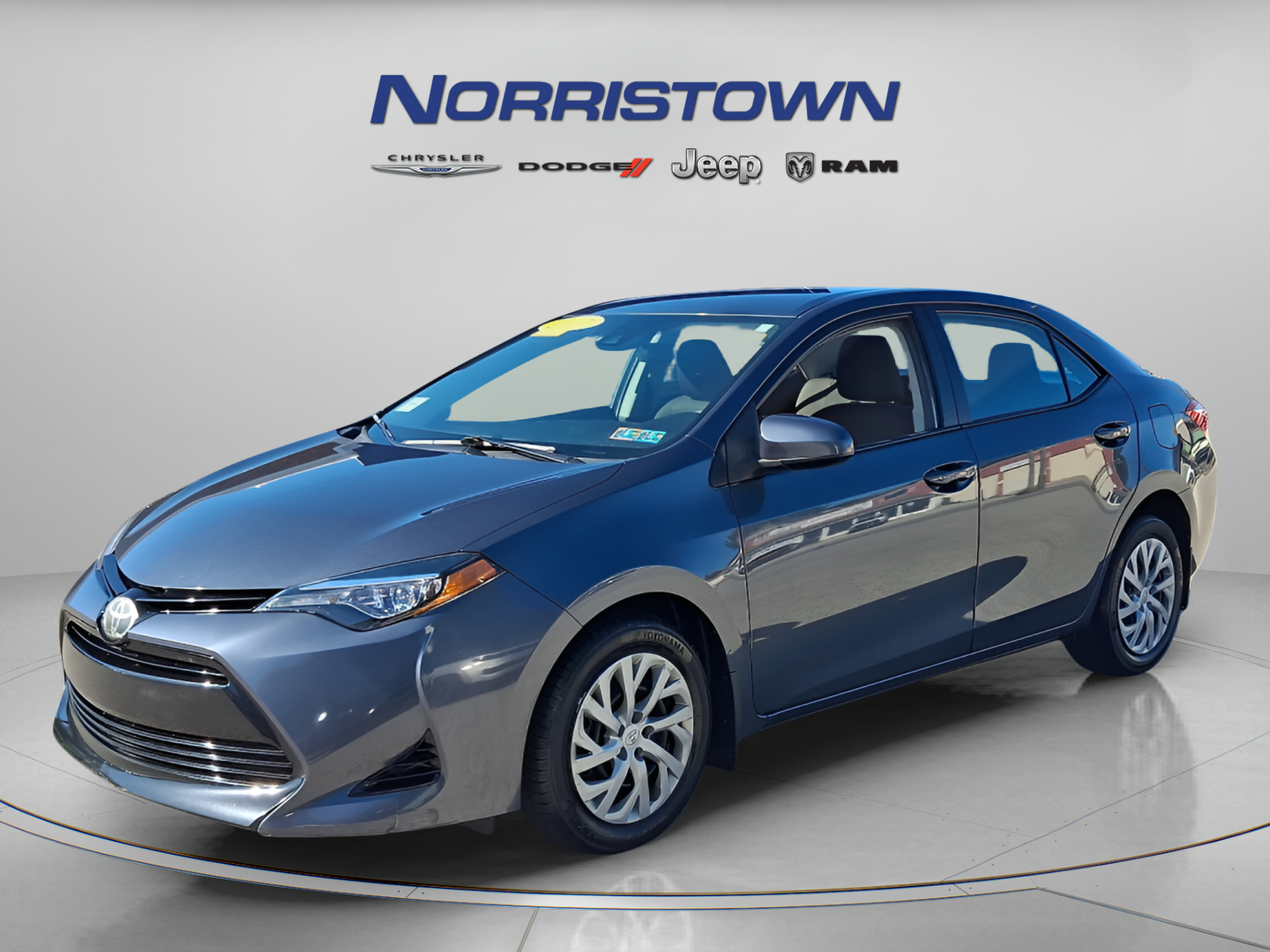 Used 2017 Toyota Corolla LE w/ Carpet Mat Package (TMS) FWD image 3