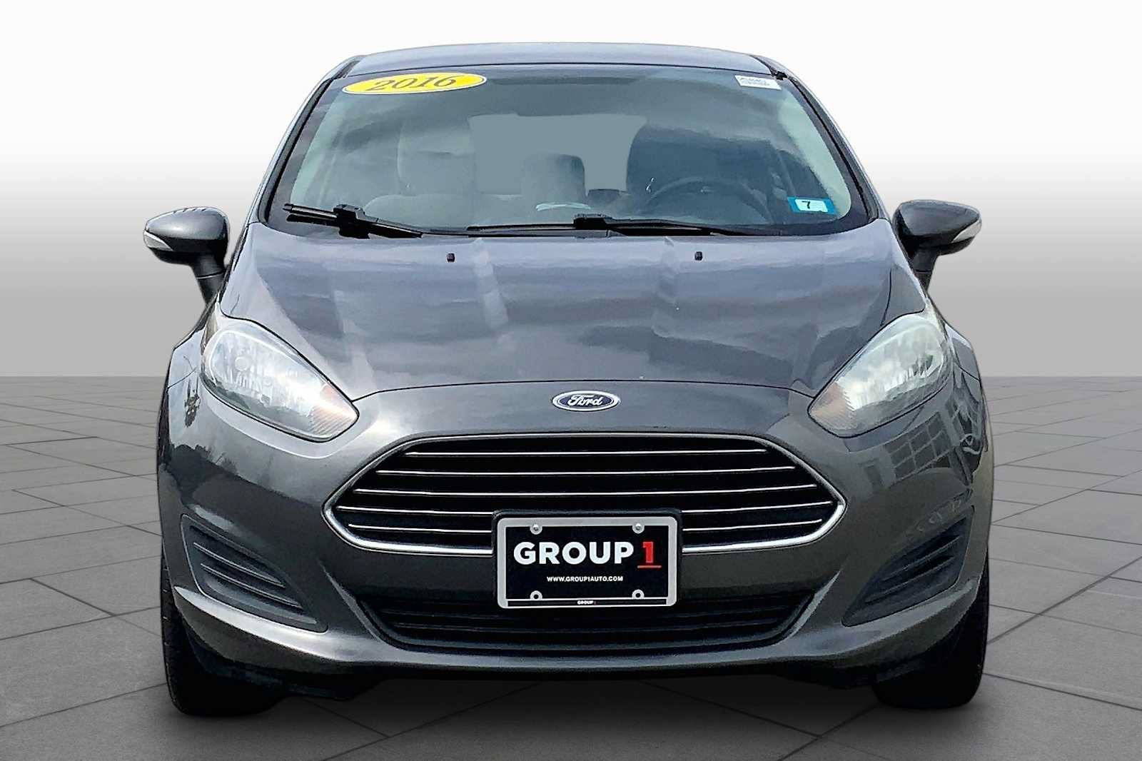 Used 2016 Ford Fiesta SE w/ Cold Weather Package FWD image 4