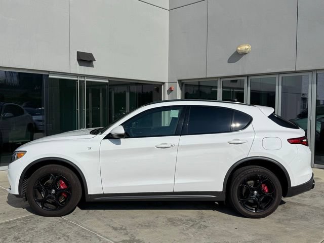 Used 2023 Alfa Romeo Stelvio Ti AWD/4WD image 5