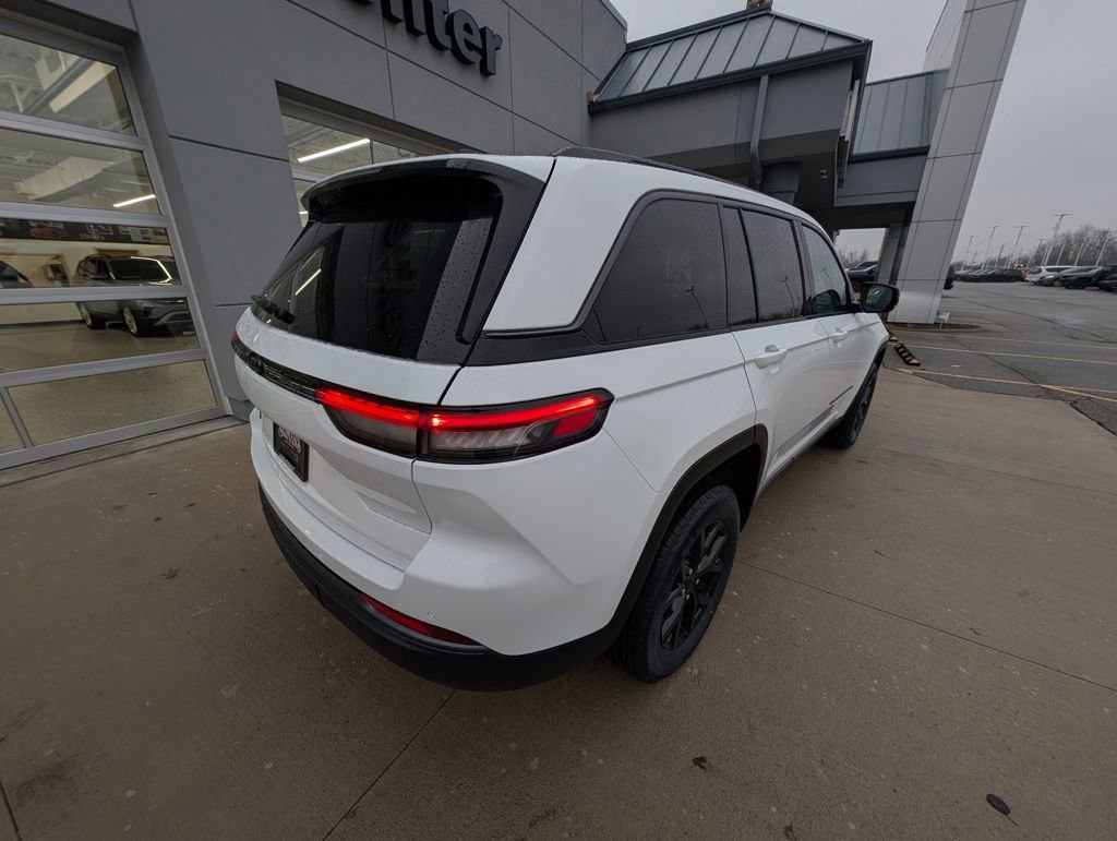 New 2026 Jeep Grand Cherokee Altitude image 5