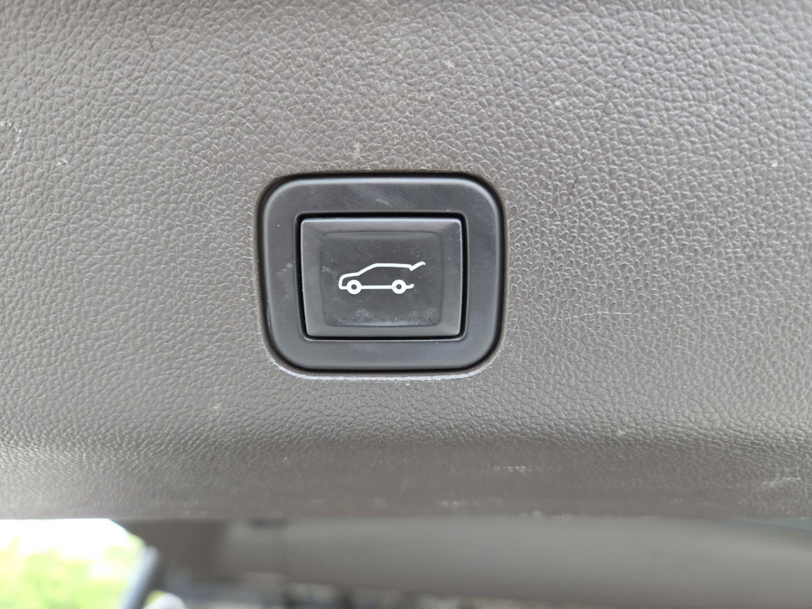 Used 2021 Cadillac Escalade Premium Luxury AWD/4WD image 23