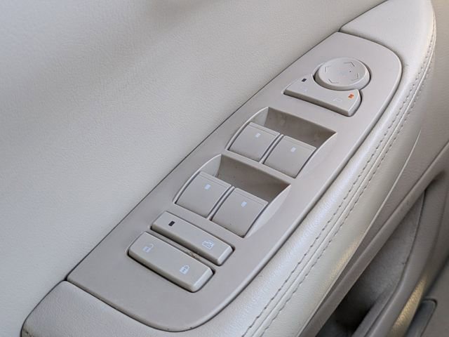 Used 2011 Cadillac DTS Luxury image 21