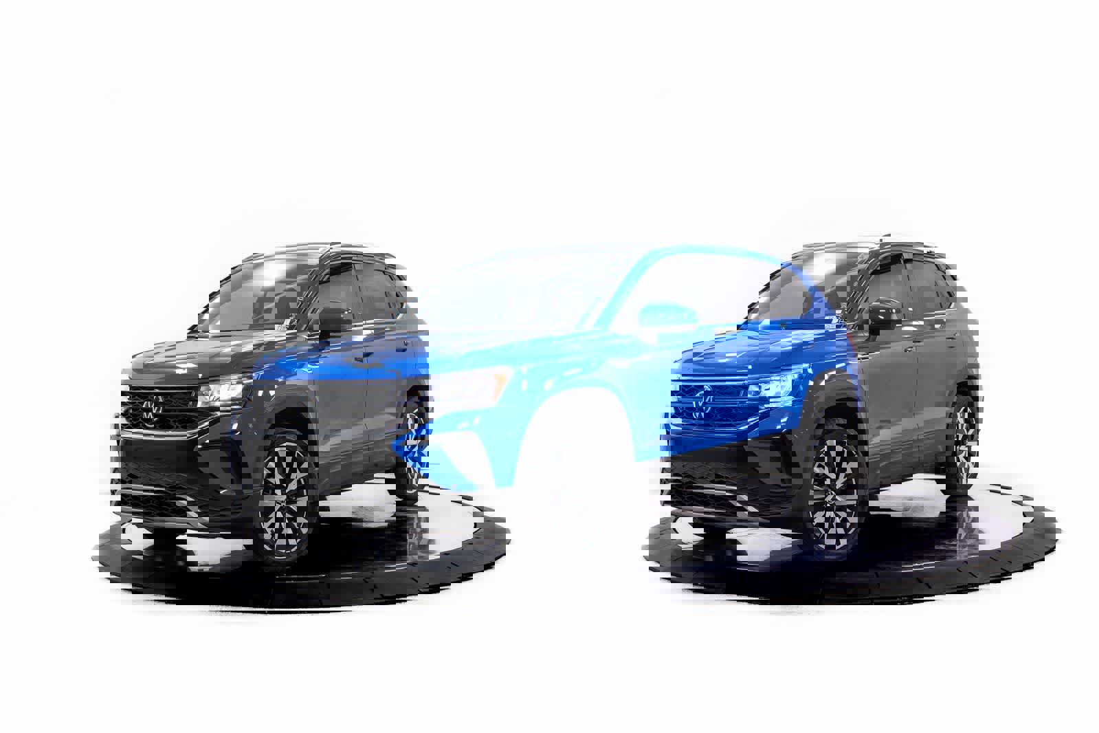 Used 2023 Volkswagen Taos SE image 1