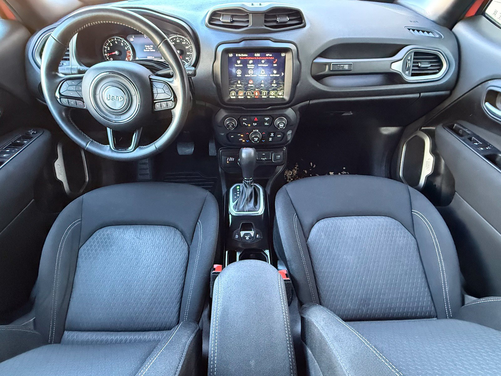 Used 2021 Jeep Renegade Latitude w/ Luxury Group II AWD/4WD image 2