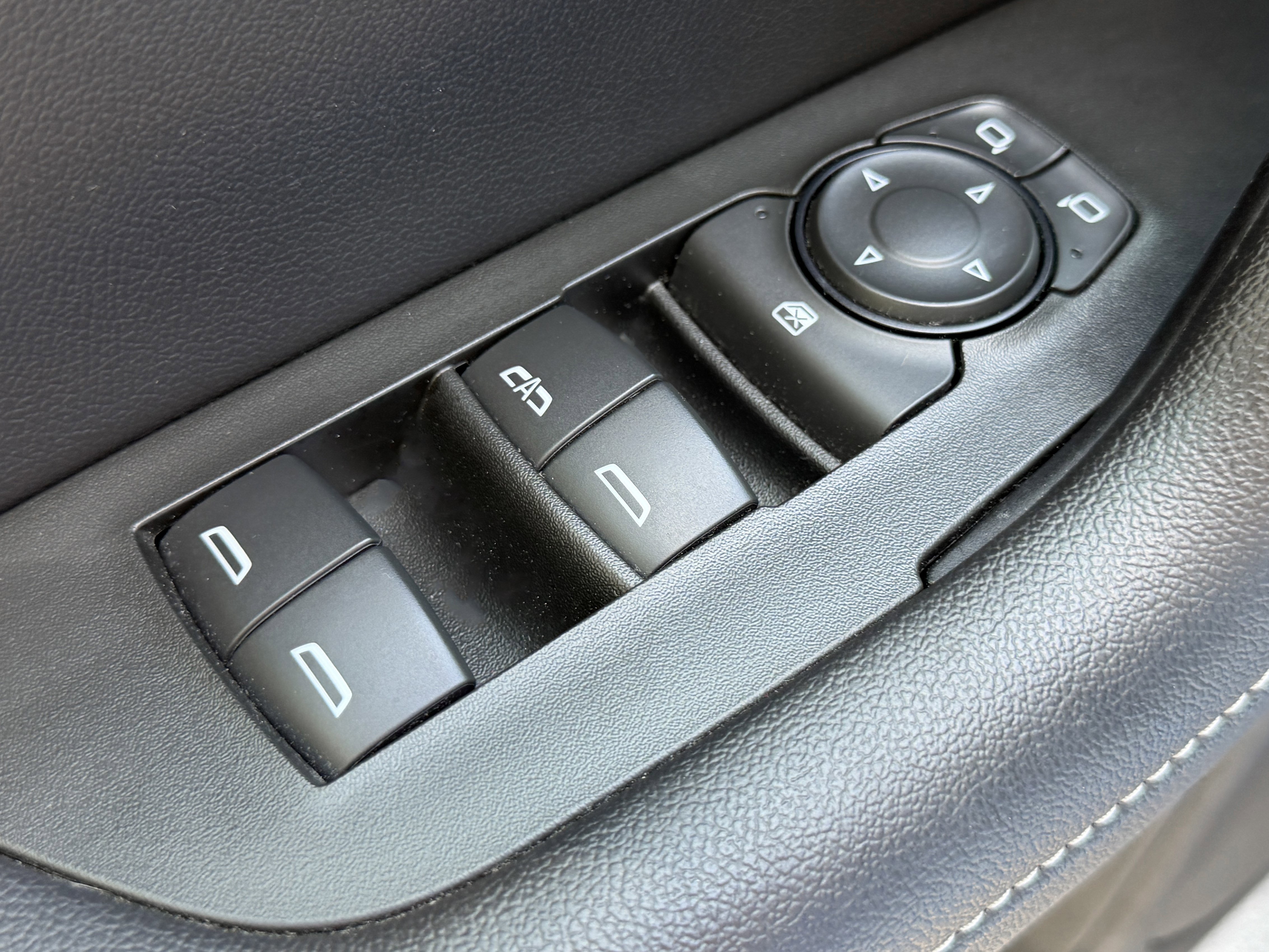 Used 2024 Chevrolet Blazer LT w/ Convenience Package FWD image 14