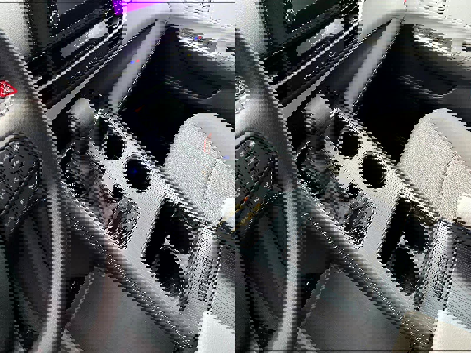 Used 2025 Toyota Sienna LE image 21